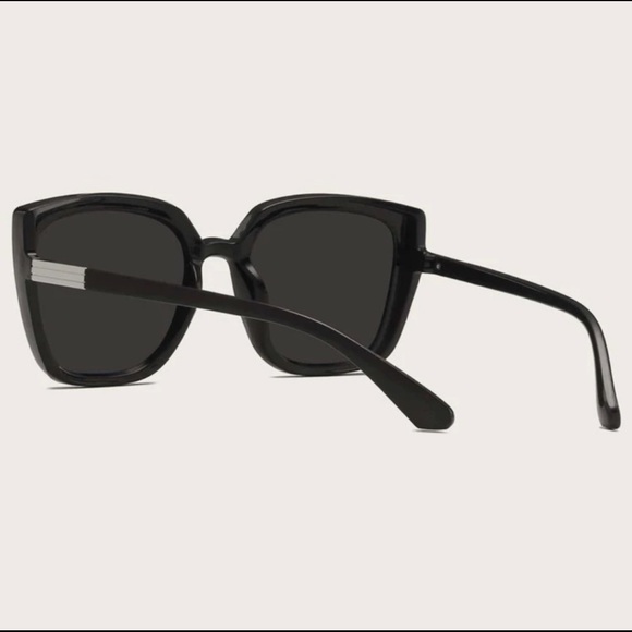 NEW Oversized sunglasses😎 - Picture 4 of 4